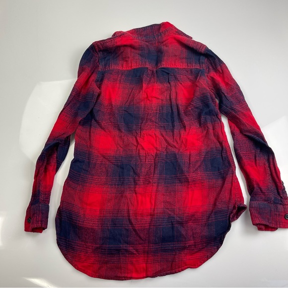 Woman’s shirt size XXS - Picture 2 of 3